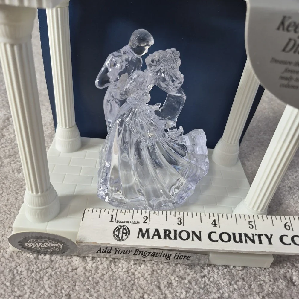 Wilton Wedding Cake Topper Keepsake Display Bianca Couples 1st Dance New